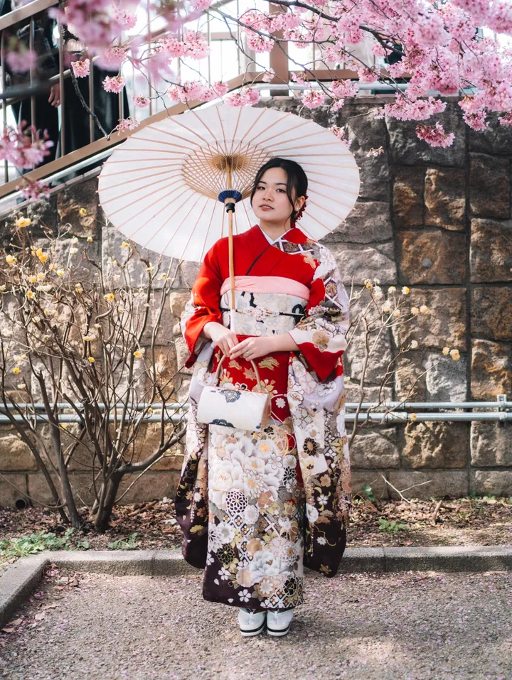 Whispers of Edo: Tokyo Kimono Photoshoot Experience in Asakusa