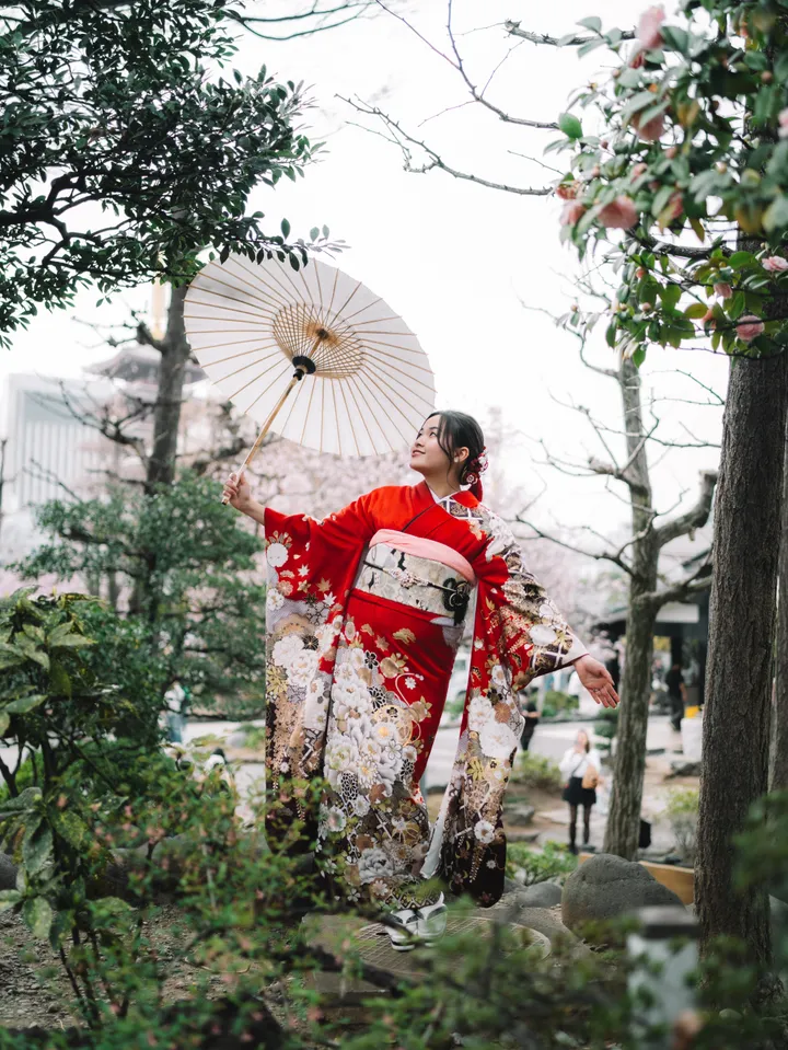Whispers of Edo: Tokyo Kimono Photoshoot Experience in Asakusa