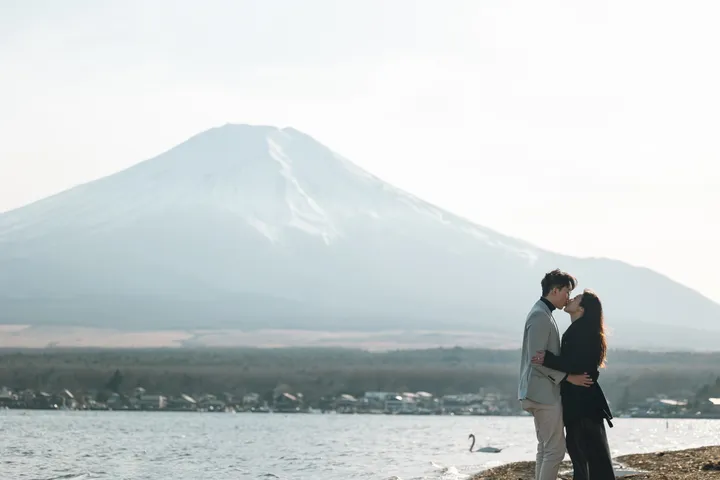 Magical Proposal Photoshoot At Mount Fuji With Private Photographer