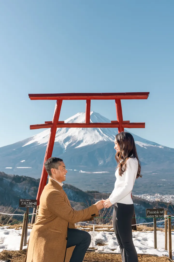 Magical Proposal Photoshoot At Mount Fuji With Private Photographer