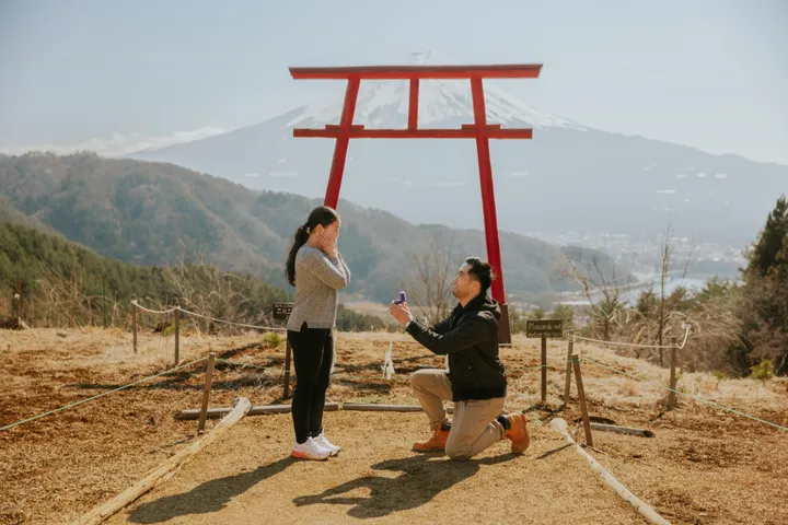 Magical Proposal Photoshoot At Mount Fuji With Private Photographer