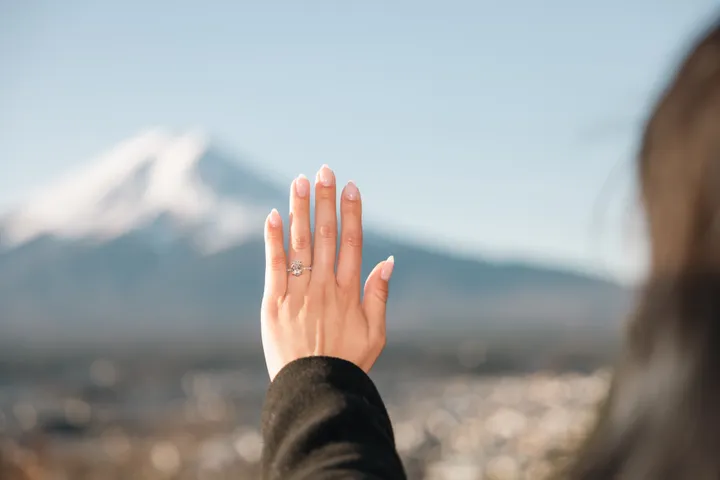 Magical Proposal Photoshoot At Mount Fuji With Private Photographer