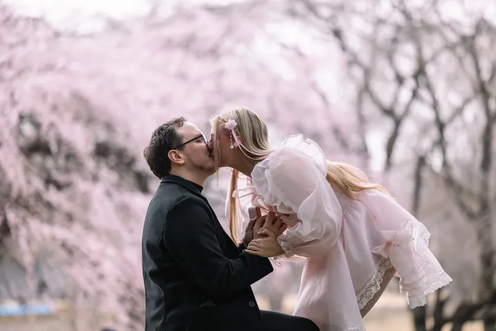 Cherry Blossom Dreams – Sakura Photoshoot For Couples In Tokyo