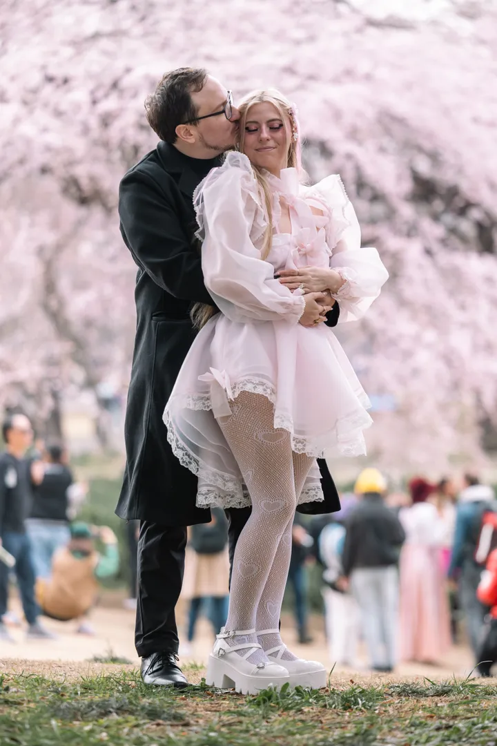 Cherry Blossom Dreams – Sakura Photoshoot For Couples In Tokyo