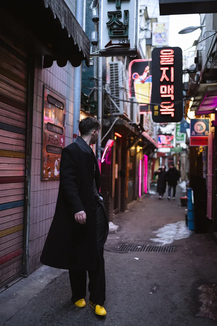 Casual Street Photoshoot in Seoul’s Most Photogenic Locations
