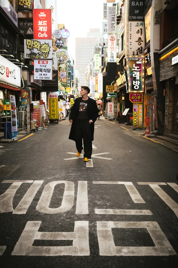 Casual Street Photoshoot in Seoul’s Most Photogenic Locations
