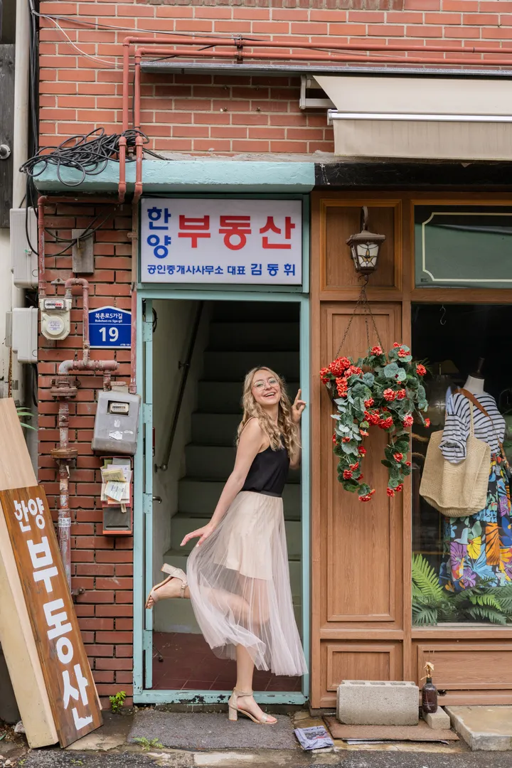 Casual Street Photoshoot in Seoul’s Most Photogenic Locations
