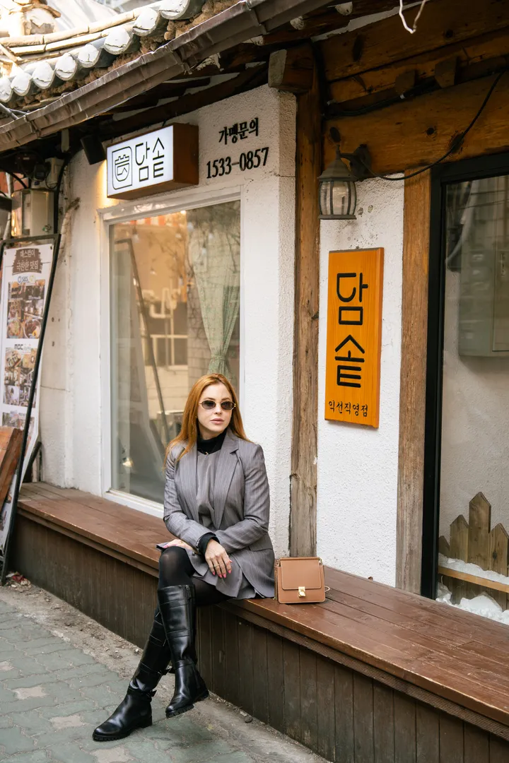 Casual Street Photoshoot in Seoul’s Most Photogenic Locations