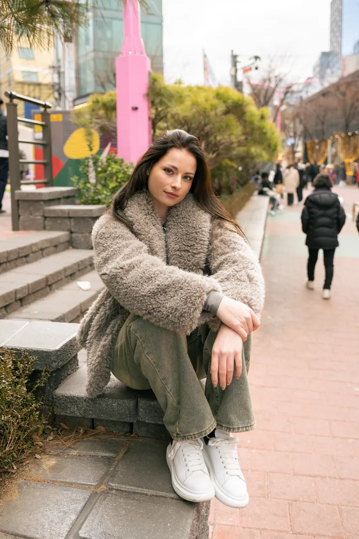 Casual Street Photoshoot in Seoul’s Most Photogenic Locations