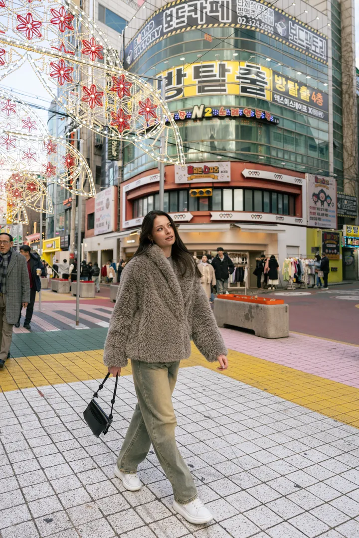 Casual Street Photoshoot in Seoul’s Most Photogenic Locations