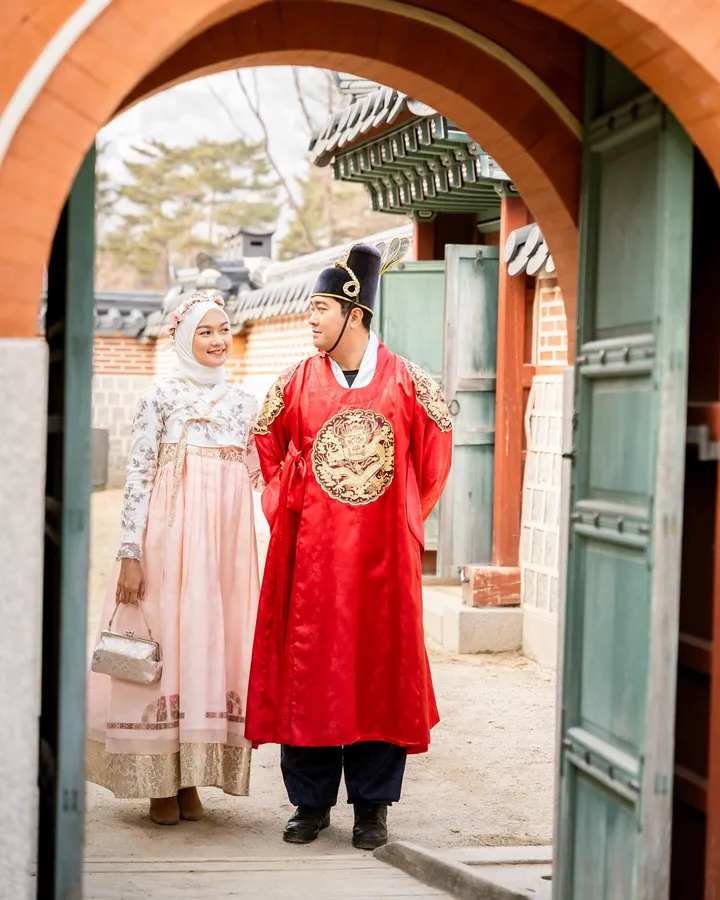 Private Hanbok Photoshoot at Seoul’s Royal Gyeongbokgung Palace