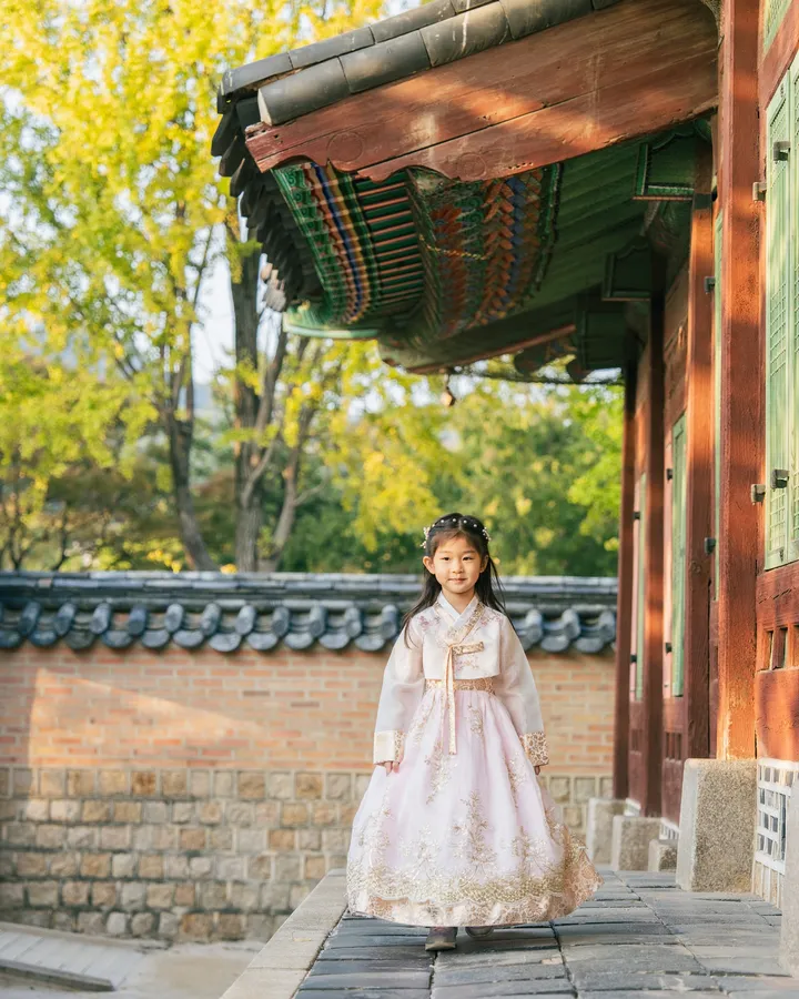 Private Hanbok Photoshoot at Seoul’s Royal Gyeongbokgung Palace