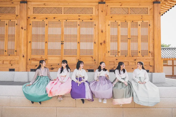 Private Hanbok Photoshoot at Seoul’s Royal Gyeongbokgung Palace