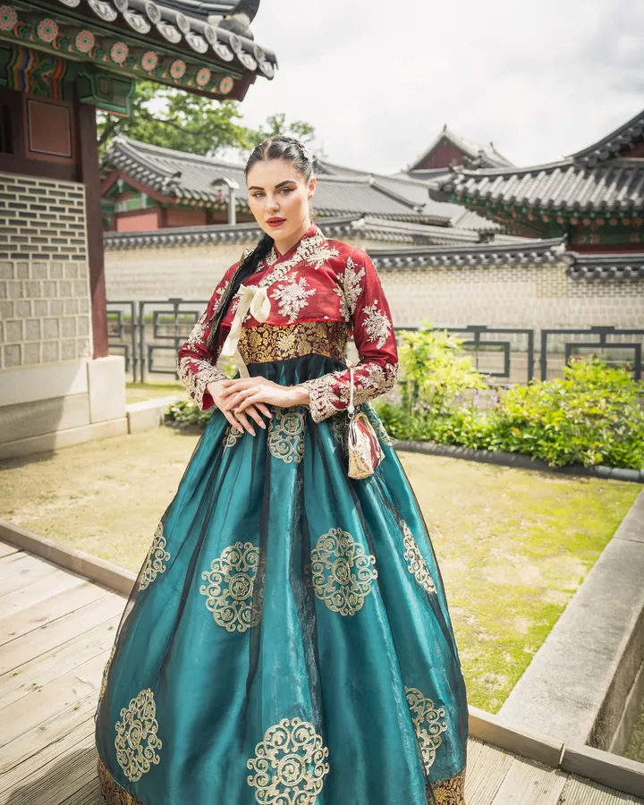 Private Hanbok Photoshoot at Seoul’s Royal Gyeongbokgung Palace