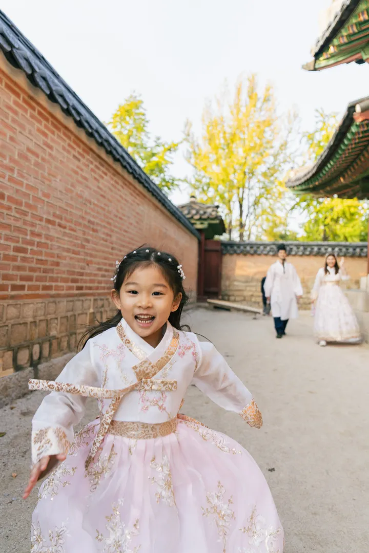 Private Hanbok Photoshoot at Seoul’s Royal Gyeongbokgung Palace