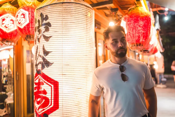 Tokyo Streets Unfiltered: A Captivating Urban Photoshoot Experience