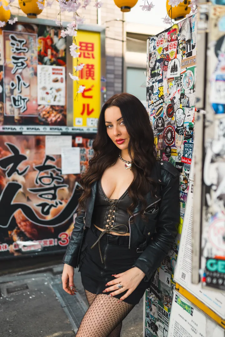 Tokyo Streets Unfiltered: A Captivating Urban Photoshoot Experience