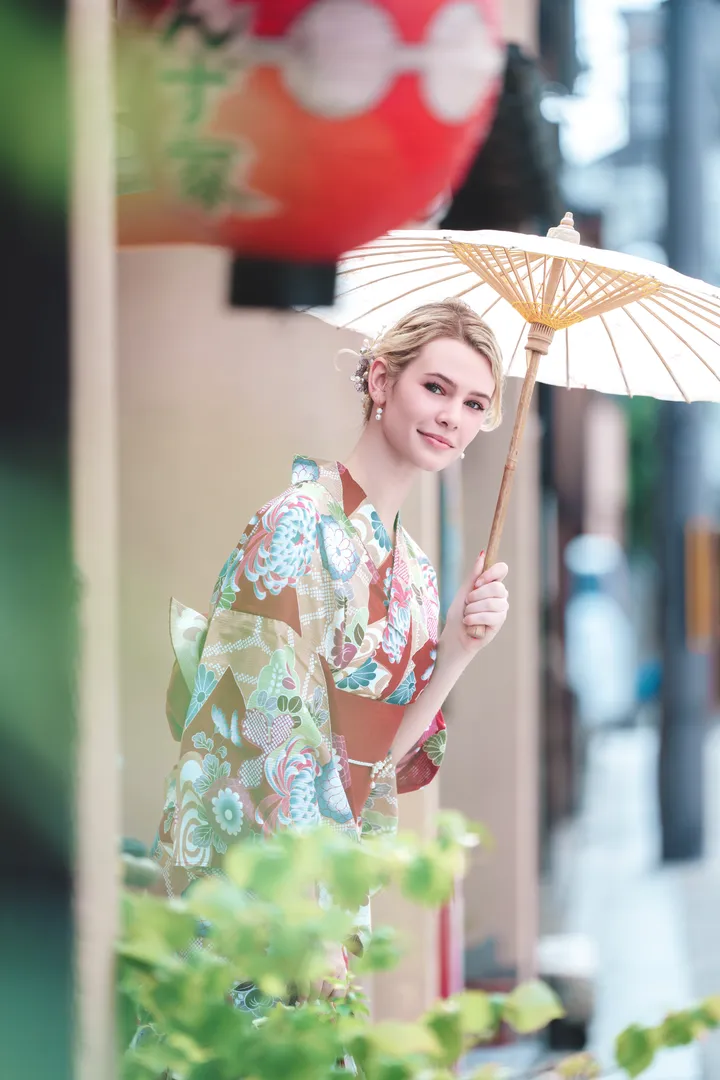 Traditional Kimono Photoshoot in Kyoto with a Local Photographer