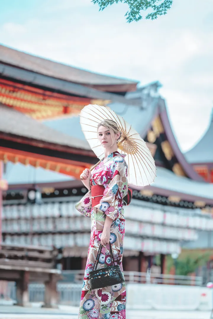 Traditional Kimono Photoshoot in Kyoto with a Local Photographer