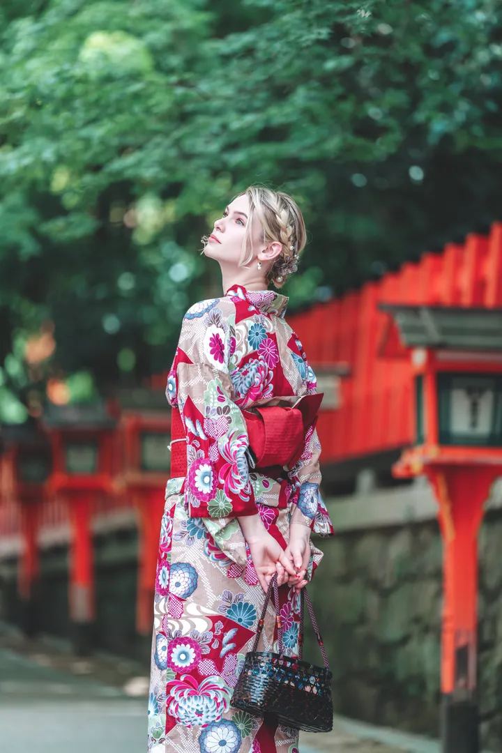 Traditional Kimono Photoshoot in Kyoto with a Local Photographer