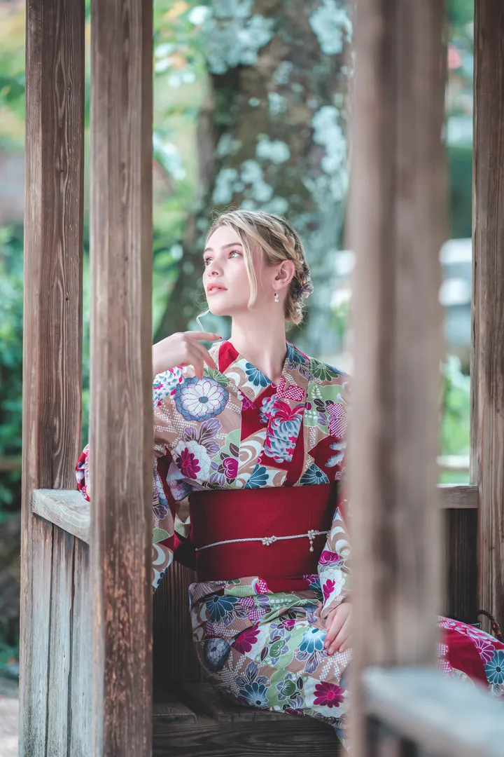 Traditional Kimono Photoshoot in Kyoto with a Local Photographer