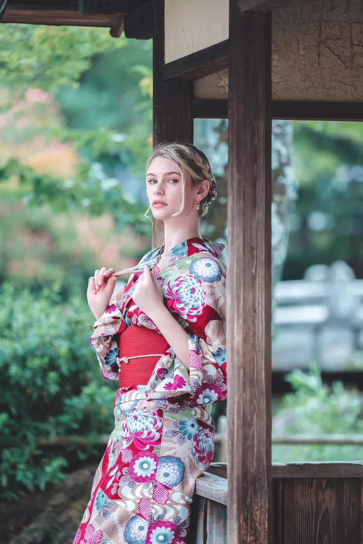 Traditional Kimono Photoshoot in Kyoto with a Local Photographer