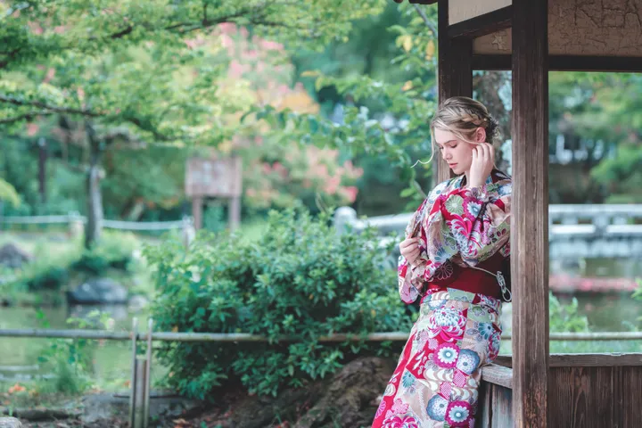 Traditional Kimono Photoshoot in Kyoto with a Local Photographer