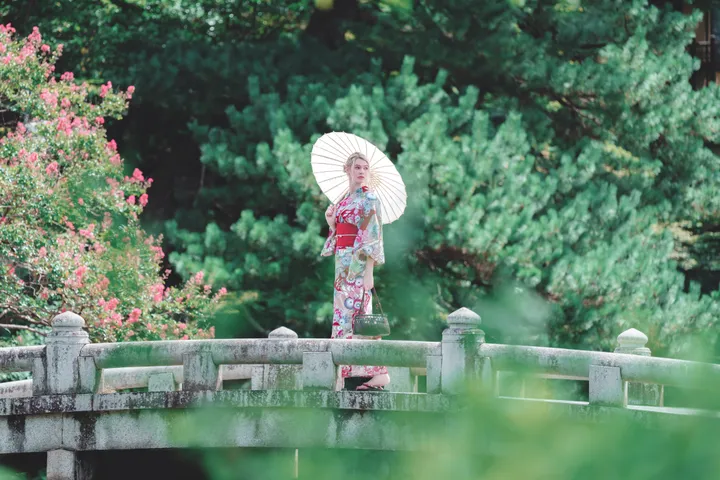 Traditional Kimono Photoshoot in Kyoto with a Local Photographer