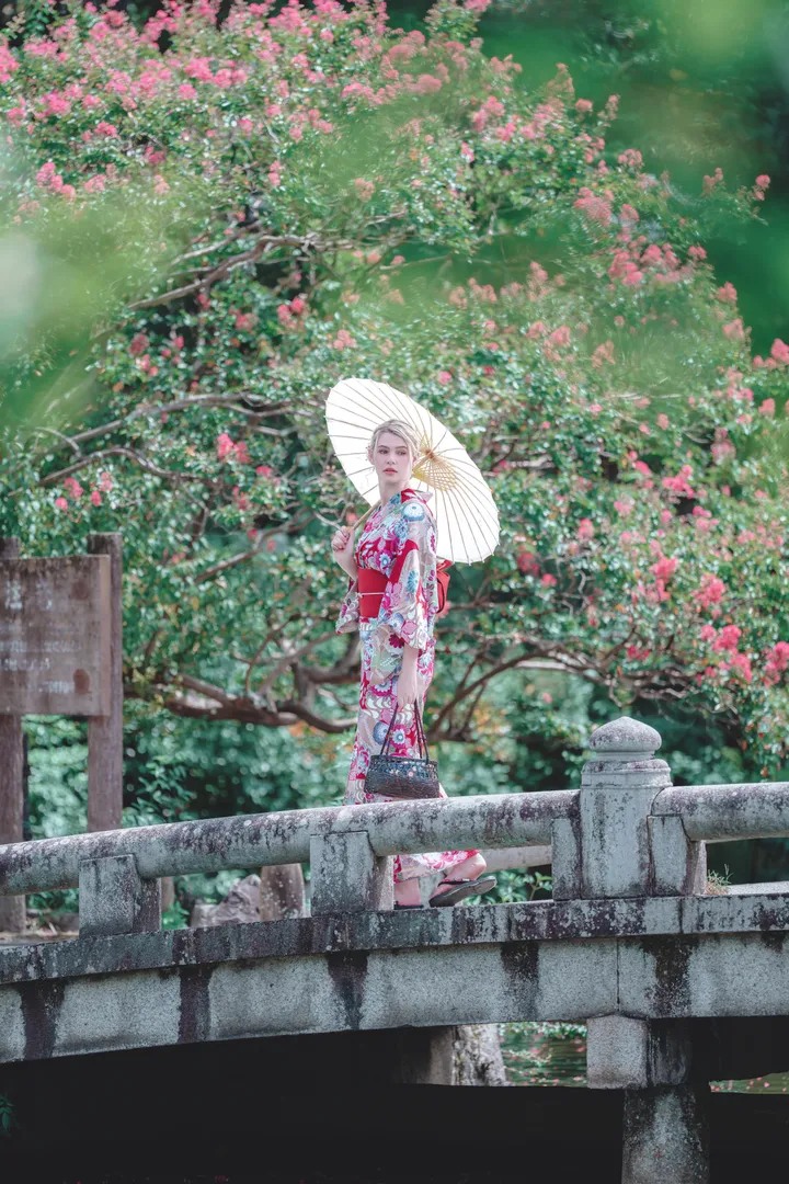 Traditional Kimono Photoshoot in Kyoto with a Local Photographer