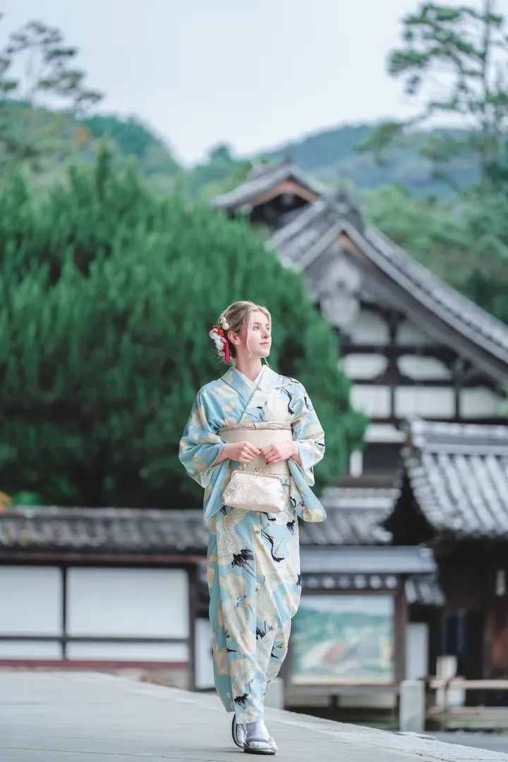 Traditional Kimono Photoshoot in Kyoto with a Local Photographer