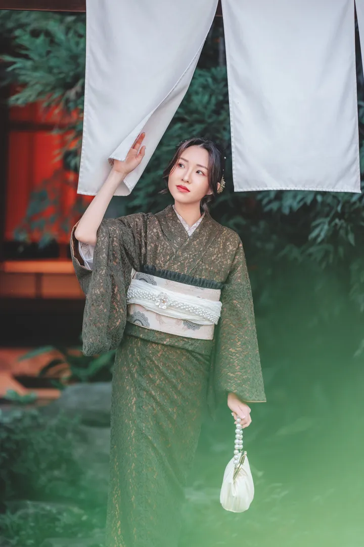 Traditional Kimono Photoshoot in Kyoto with a Local Photographer