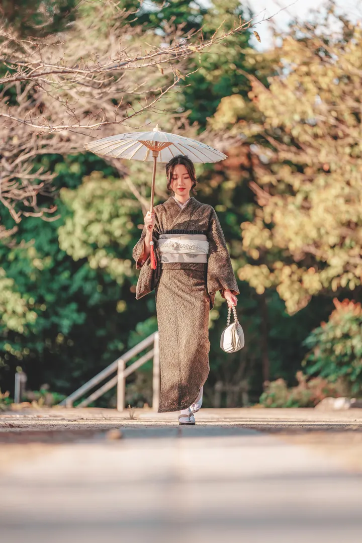 Traditional Kimono Photoshoot in Kyoto with a Local Photographer