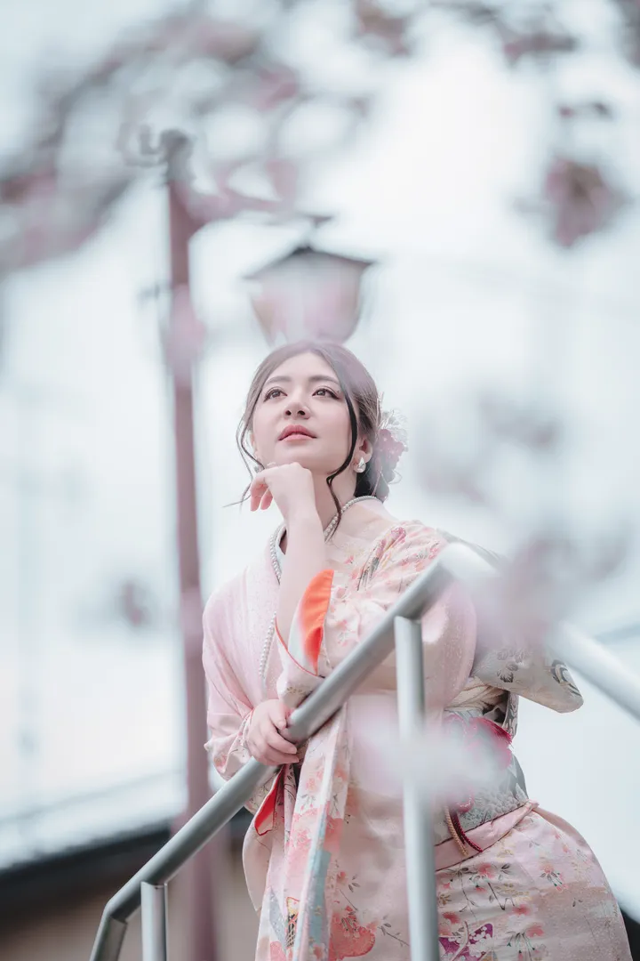 Sakura Elegance: Exclusive Cherry Blossom Photoshoot in Kyoto