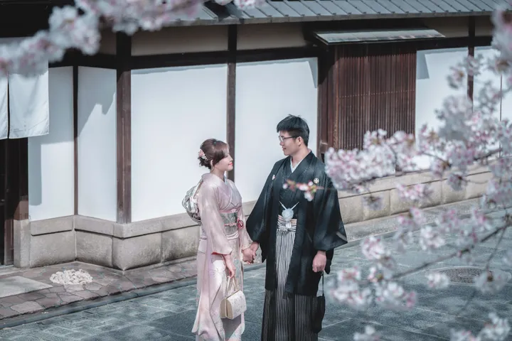 Sakura Elegance: Exclusive Cherry Blossom Photoshoot in Kyoto