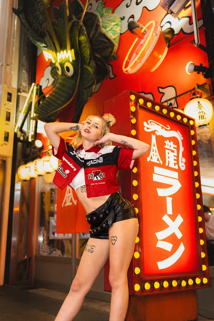 Osaka After Dark – Night Photoshoot in the City’s Hidden Backstreets