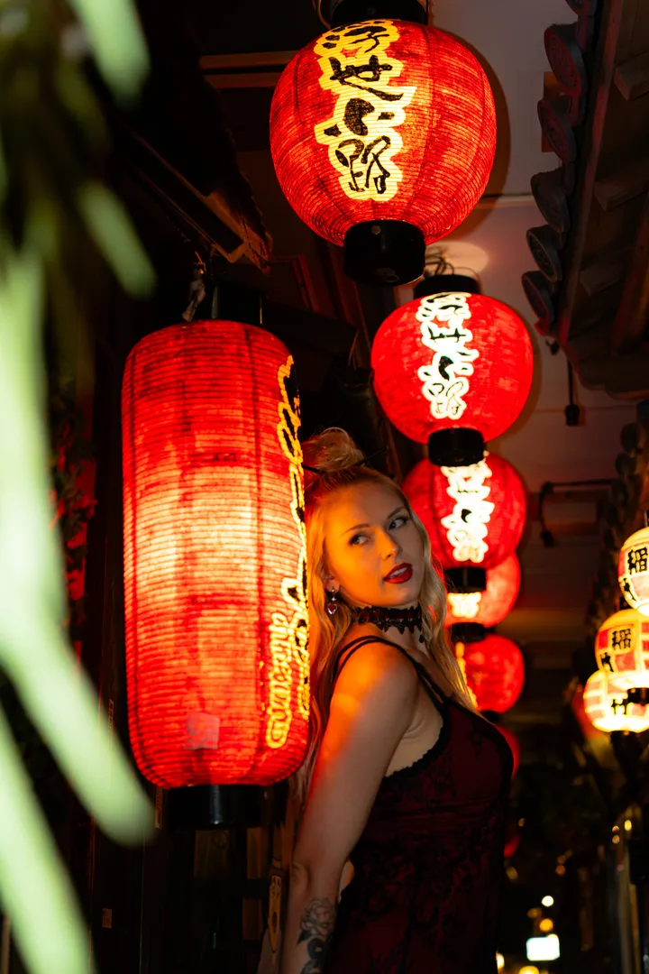 Osaka After Dark – Night Photoshoot in the City’s Hidden Backstreets