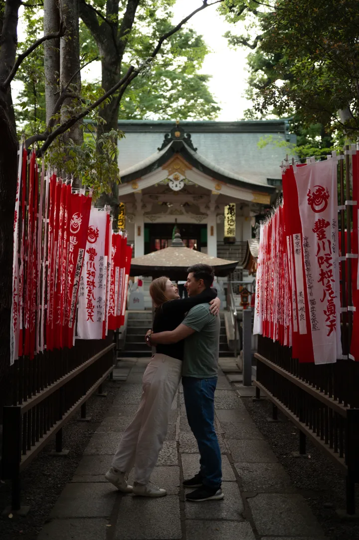 Romantic Couple Photoshoot in Tokyo’s Hidden Gardens & Local Corners