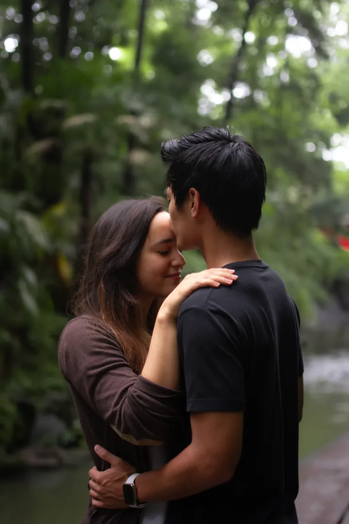 Romantic Couple Photoshoot in Tokyo’s Hidden Gardens & Local Corners