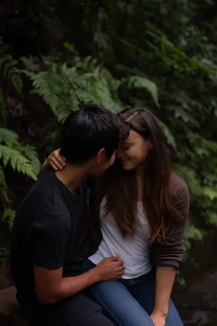 Romantic Couple Photoshoot in Tokyo’s Hidden Gardens & Local Corners