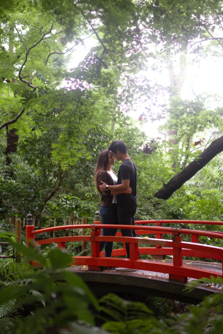 Romantic Couple Photoshoot in Tokyo’s Hidden Gardens & Local Corners