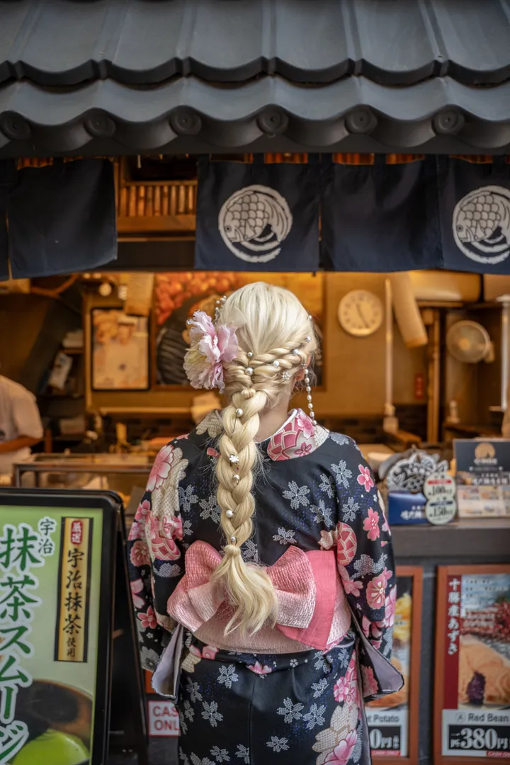 Timeless Kimono Photoshoot in Tokyo – Asakusa & Senso-ji Temple