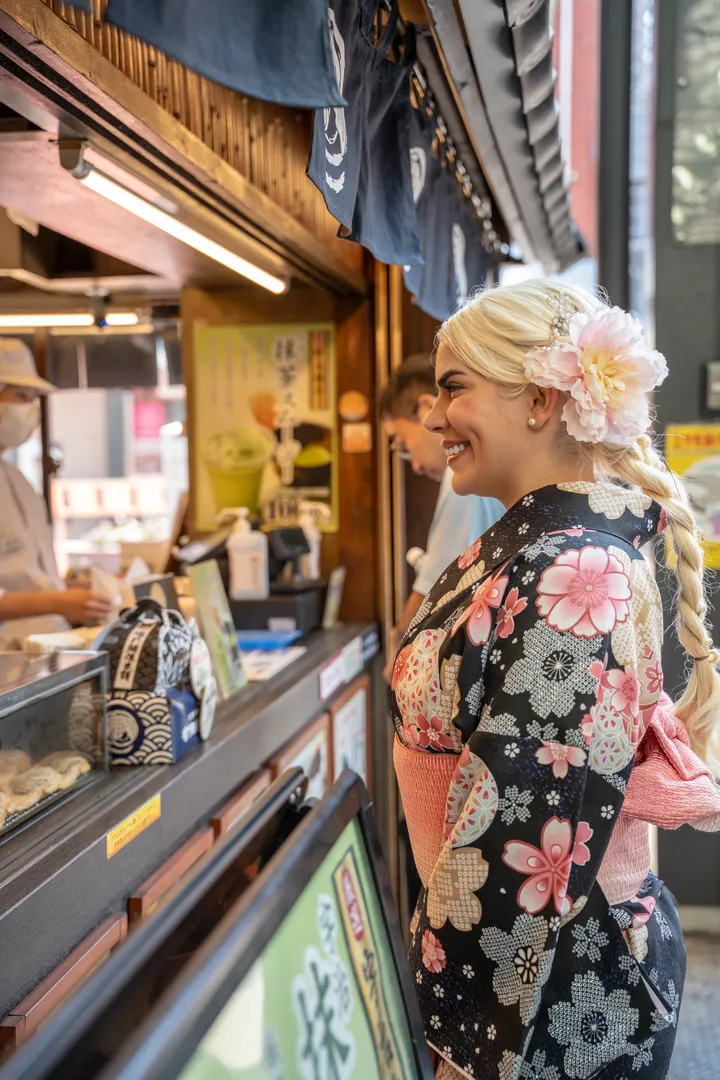 Timeless Kimono Photoshoot in Tokyo – Asakusa & Senso-ji Temple