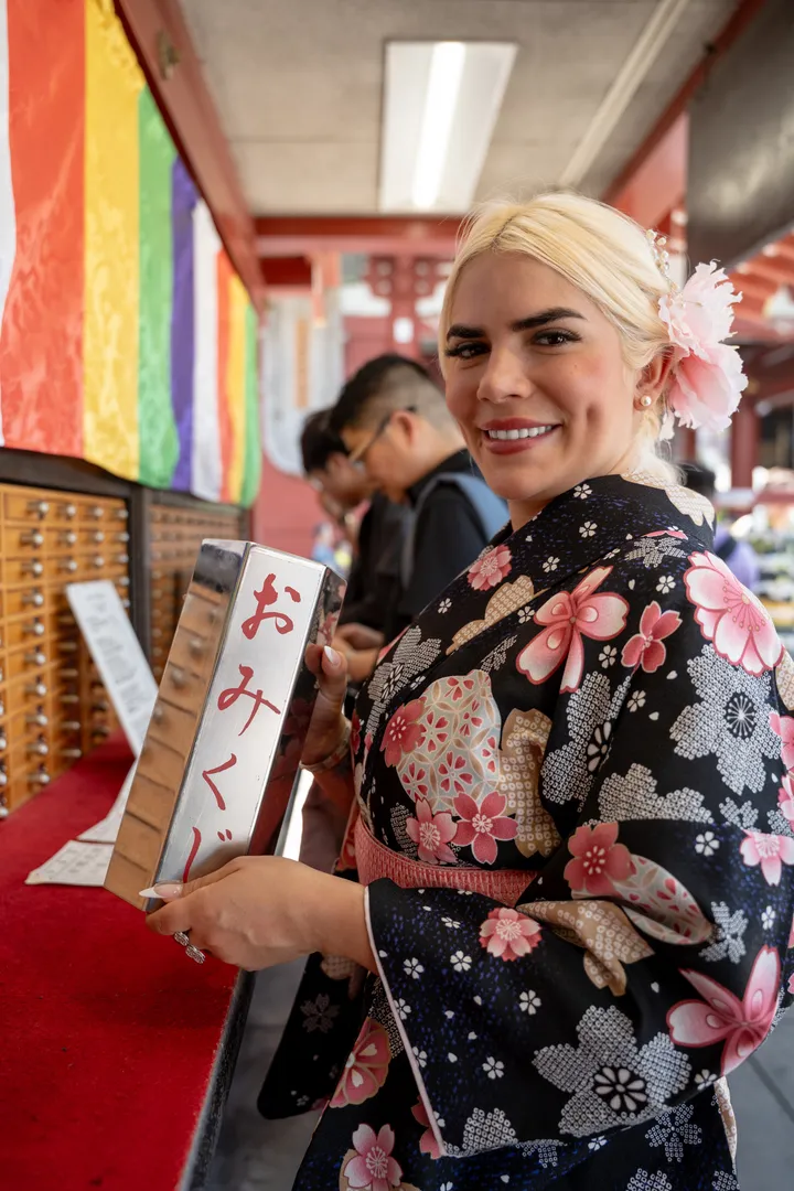 Timeless Kimono Photoshoot in Tokyo – Asakusa & Senso-ji Temple