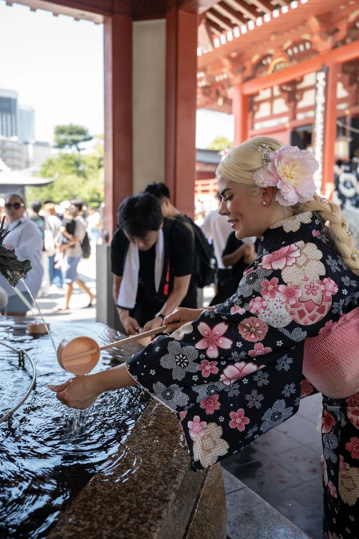 Timeless Kimono Photoshoot in Tokyo – Asakusa & Senso-ji Temple