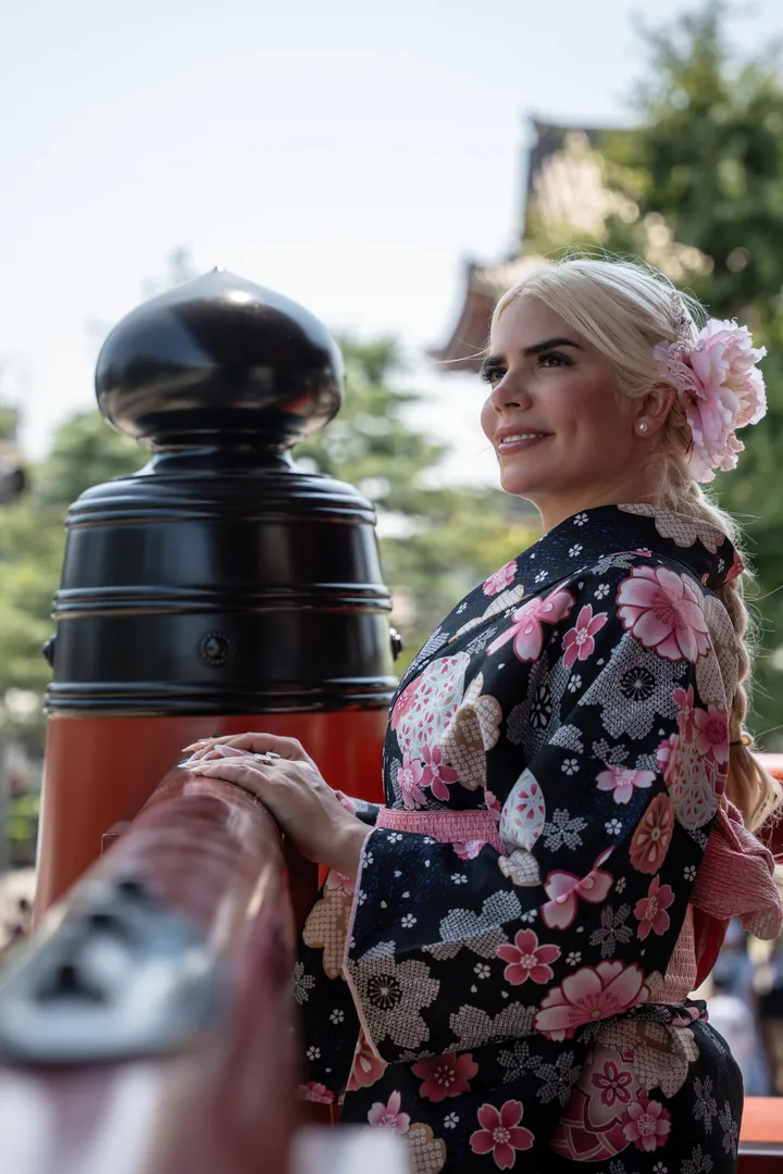 Timeless Kimono Photoshoot in Tokyo – Asakusa & Senso-ji Temple