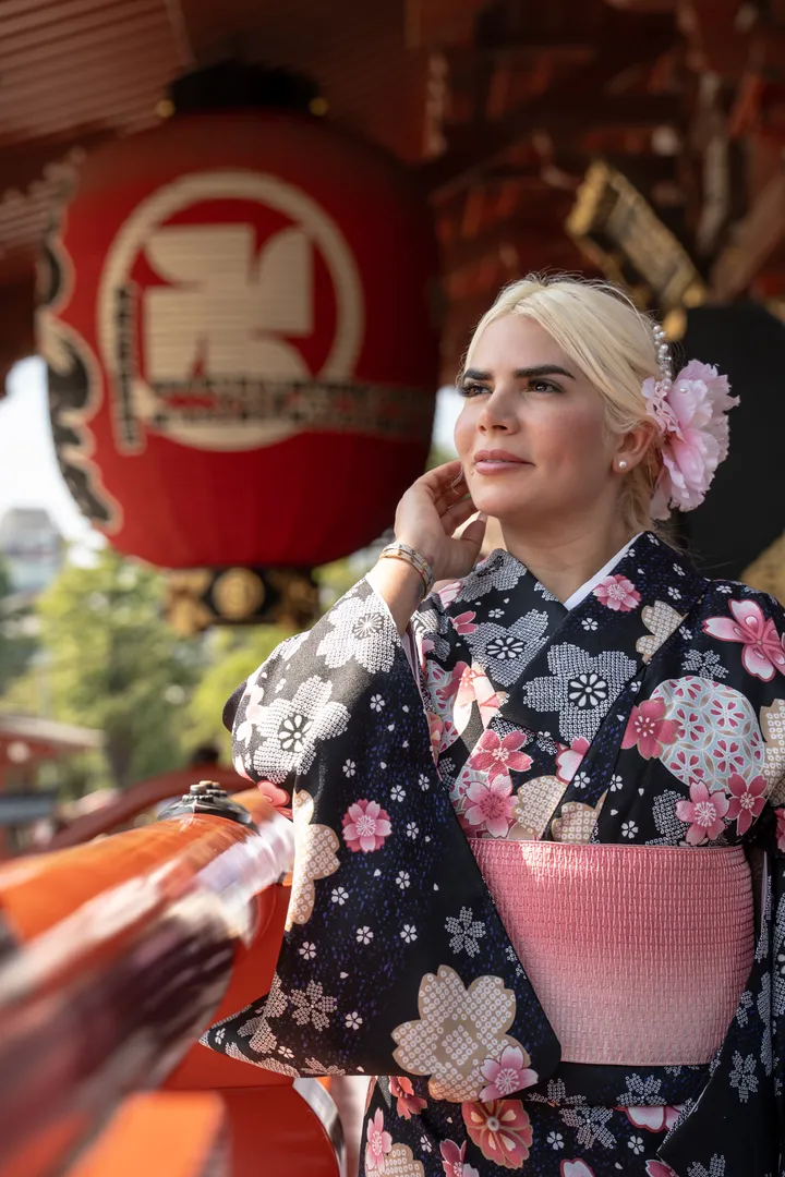 Timeless Kimono Photoshoot in Tokyo – Asakusa & Senso-ji Temple