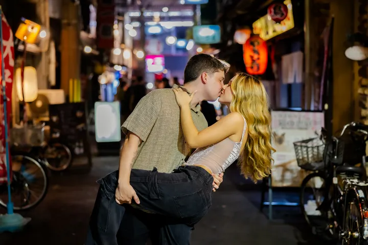Private Couple Photoshoot in Osaka – Photogenic Love Story Experience
