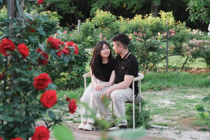 Romantic Couple Photoshoot in Tokyo for Your Engagement / Proposal