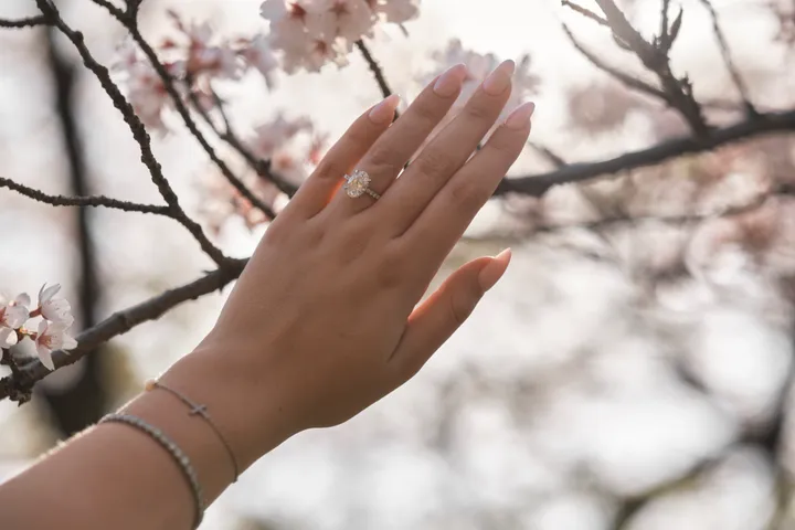 Romantic Couple Photoshoot in Tokyo for Your Engagement / Proposal