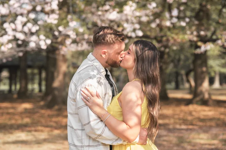 Romantic Couple Photoshoot in Tokyo for Your Engagement / Proposal